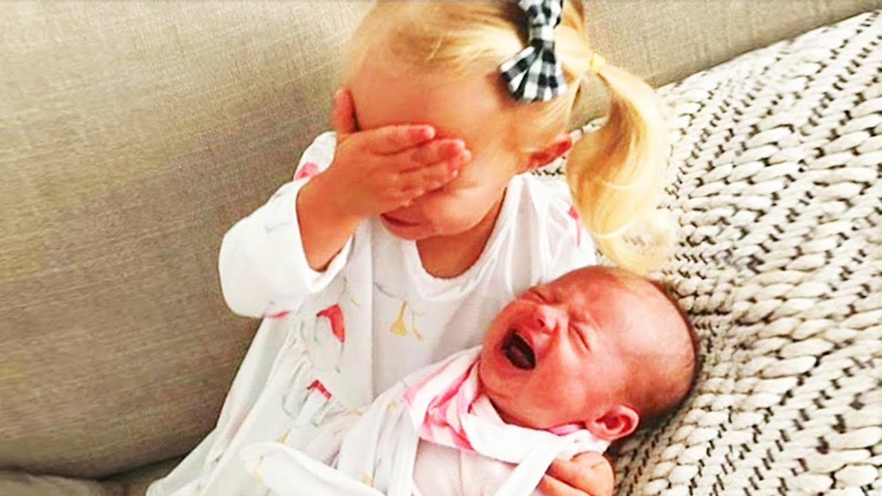 Little Girl’s Priceless Reaction to Meeting Her Newborn Sister Will Make Your Heart Smile